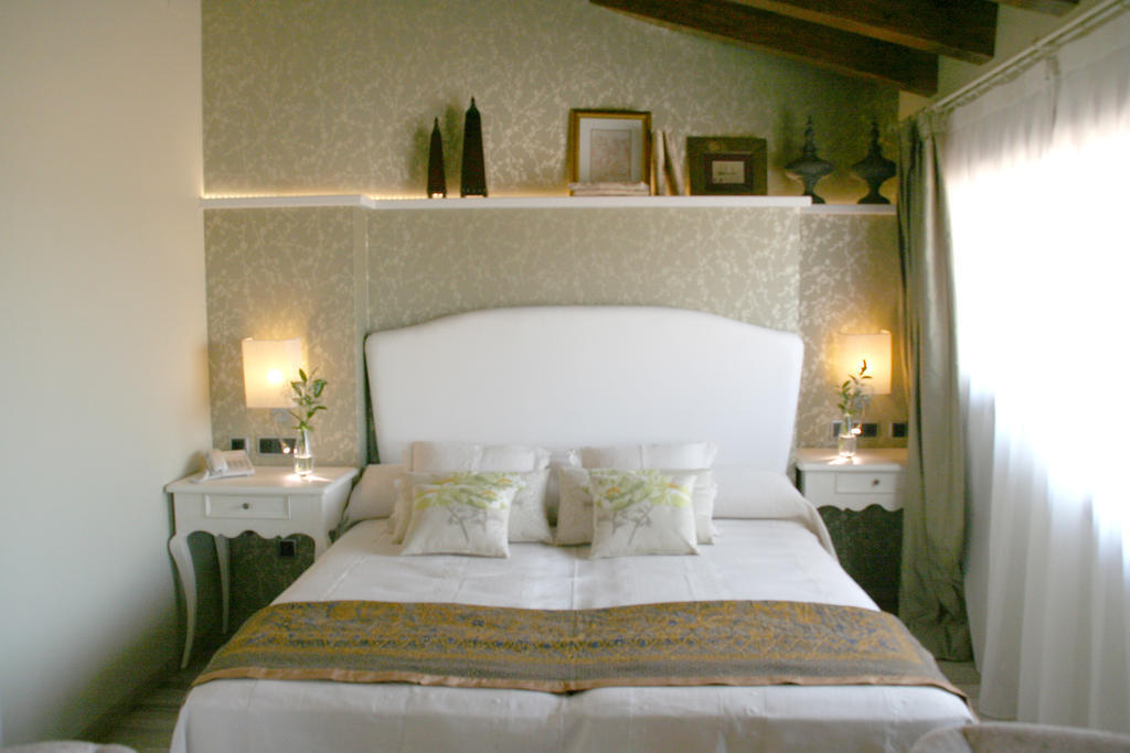 Hotel Castillo De Alquezar Alquézar Quarto foto